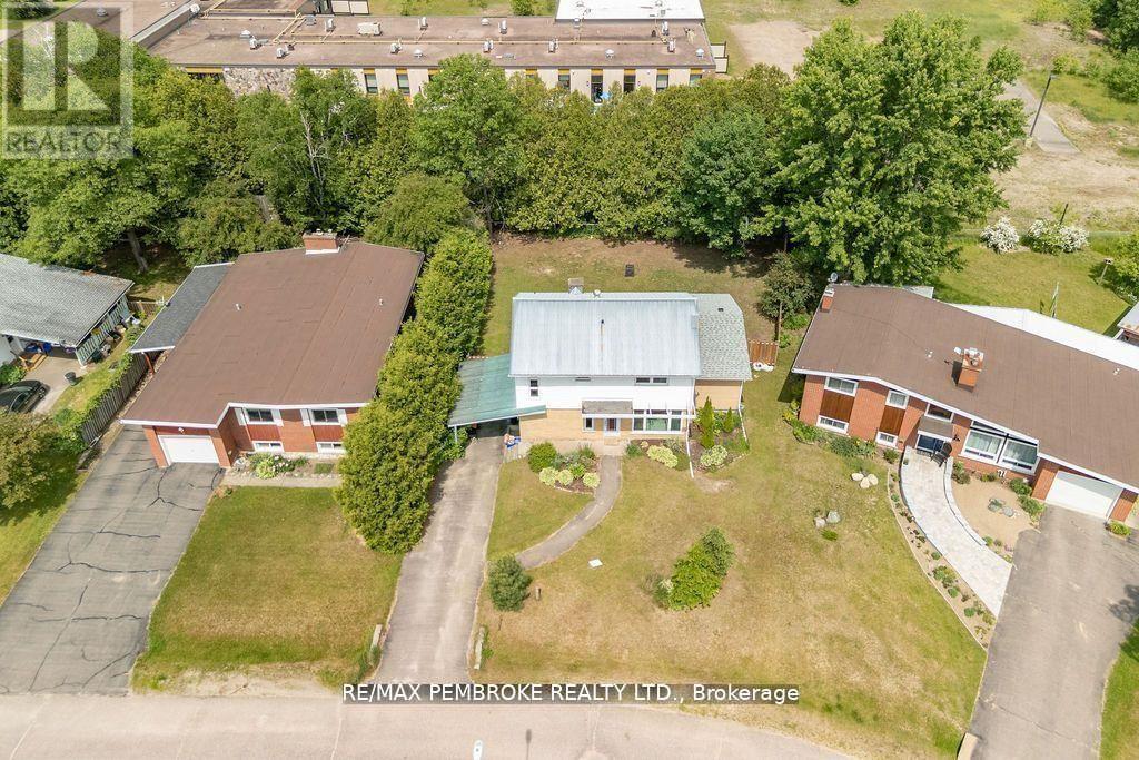 13 HIGHLAND CRESCENT — photo 41