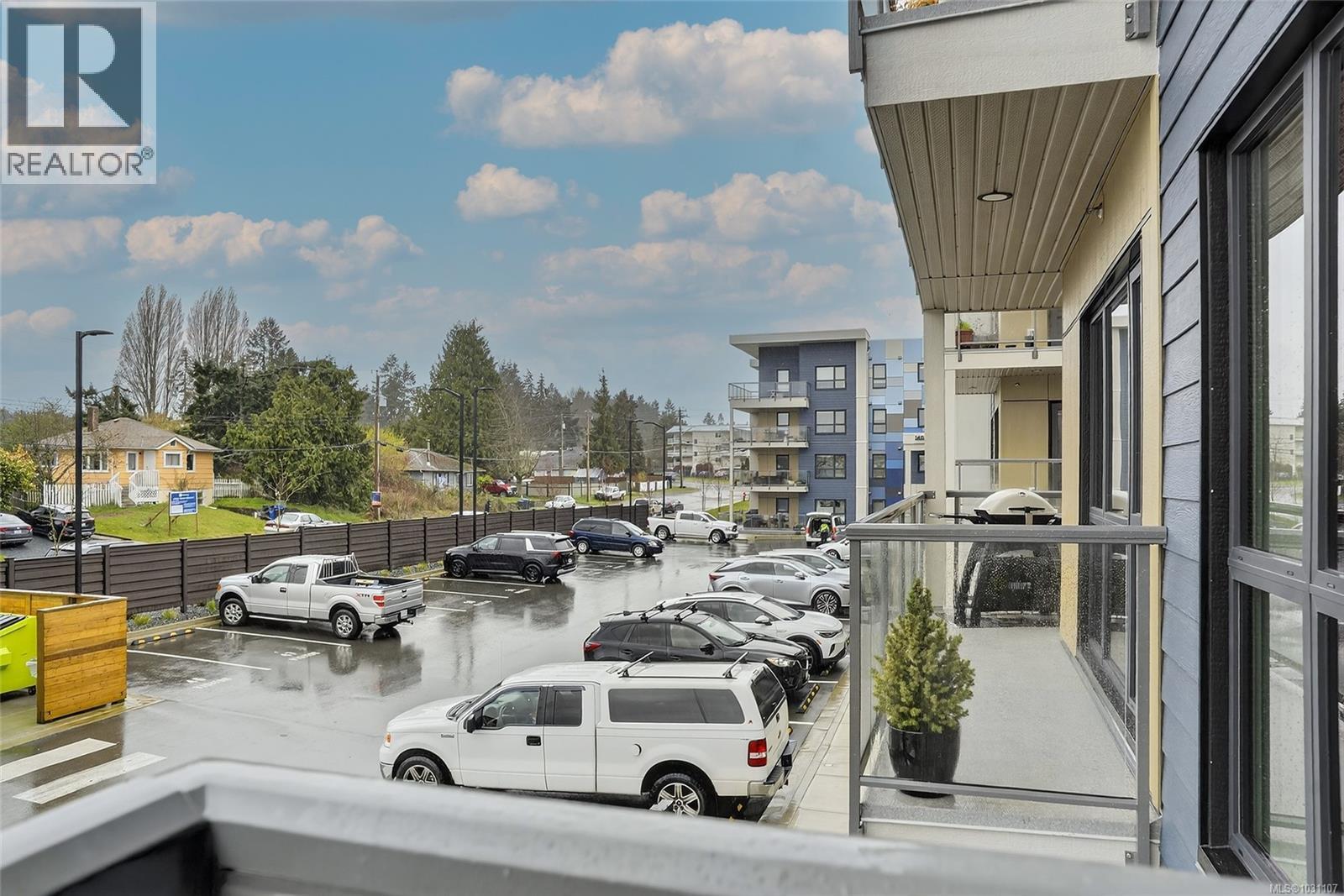 202 120 Jensen Ave E, Parksville