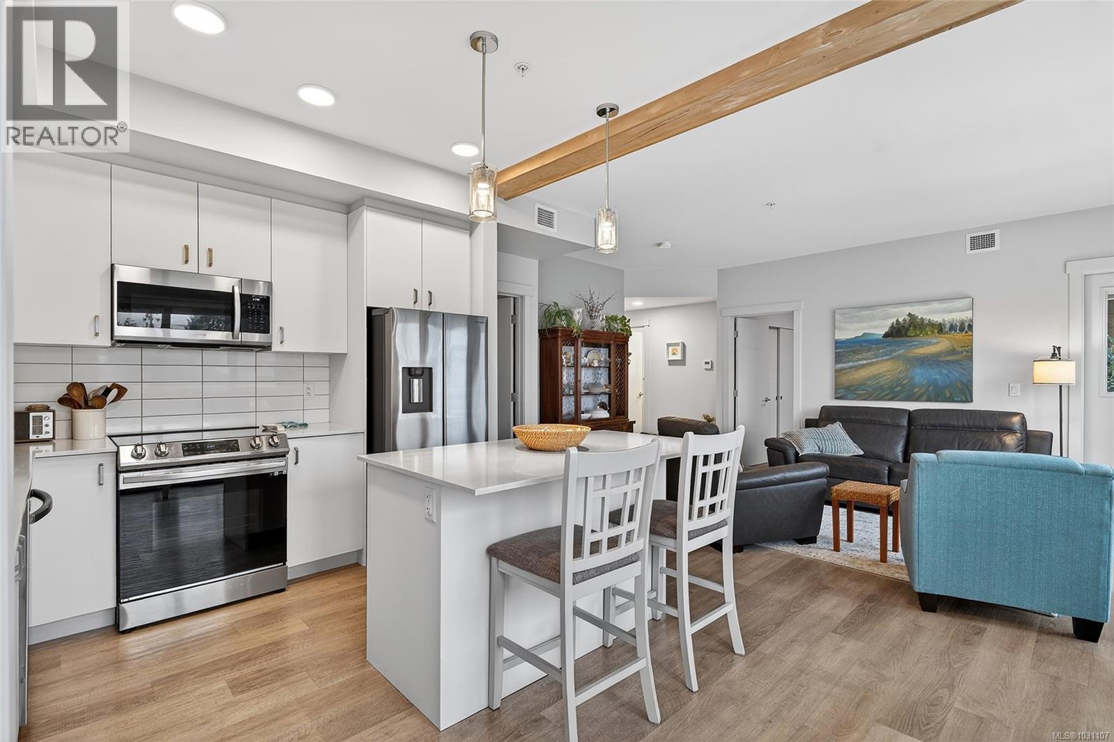 202 120 Jensen Ave E, Parksville