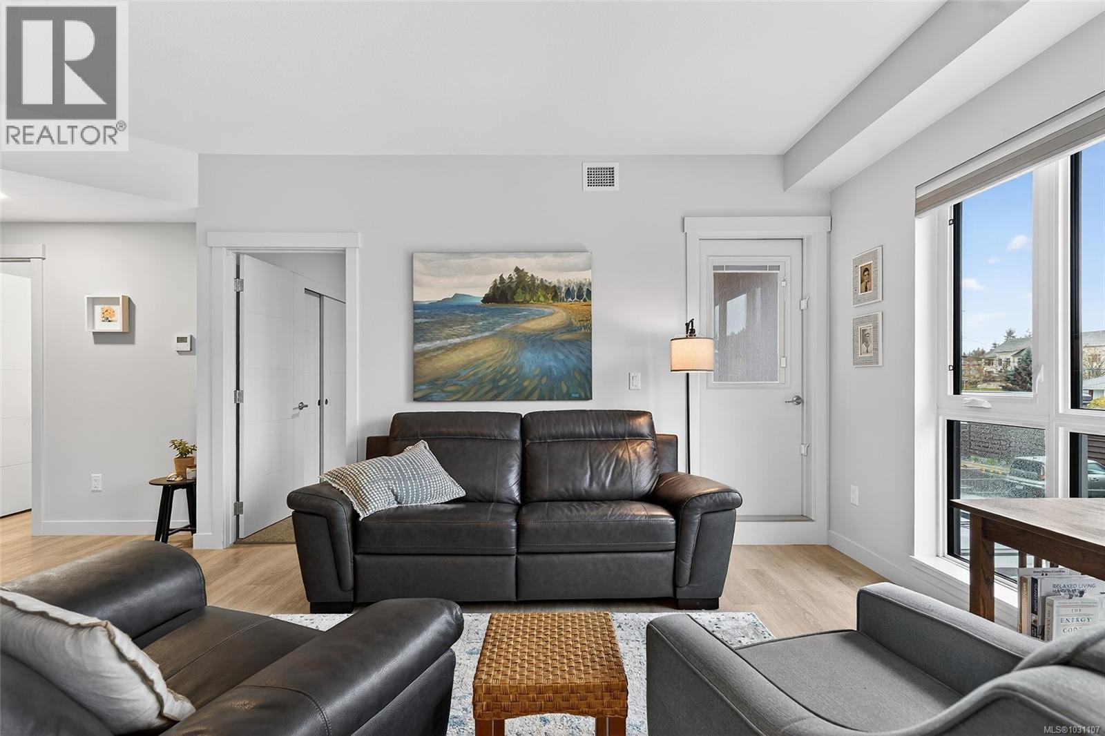 202 120 Jensen Ave E, Parksville