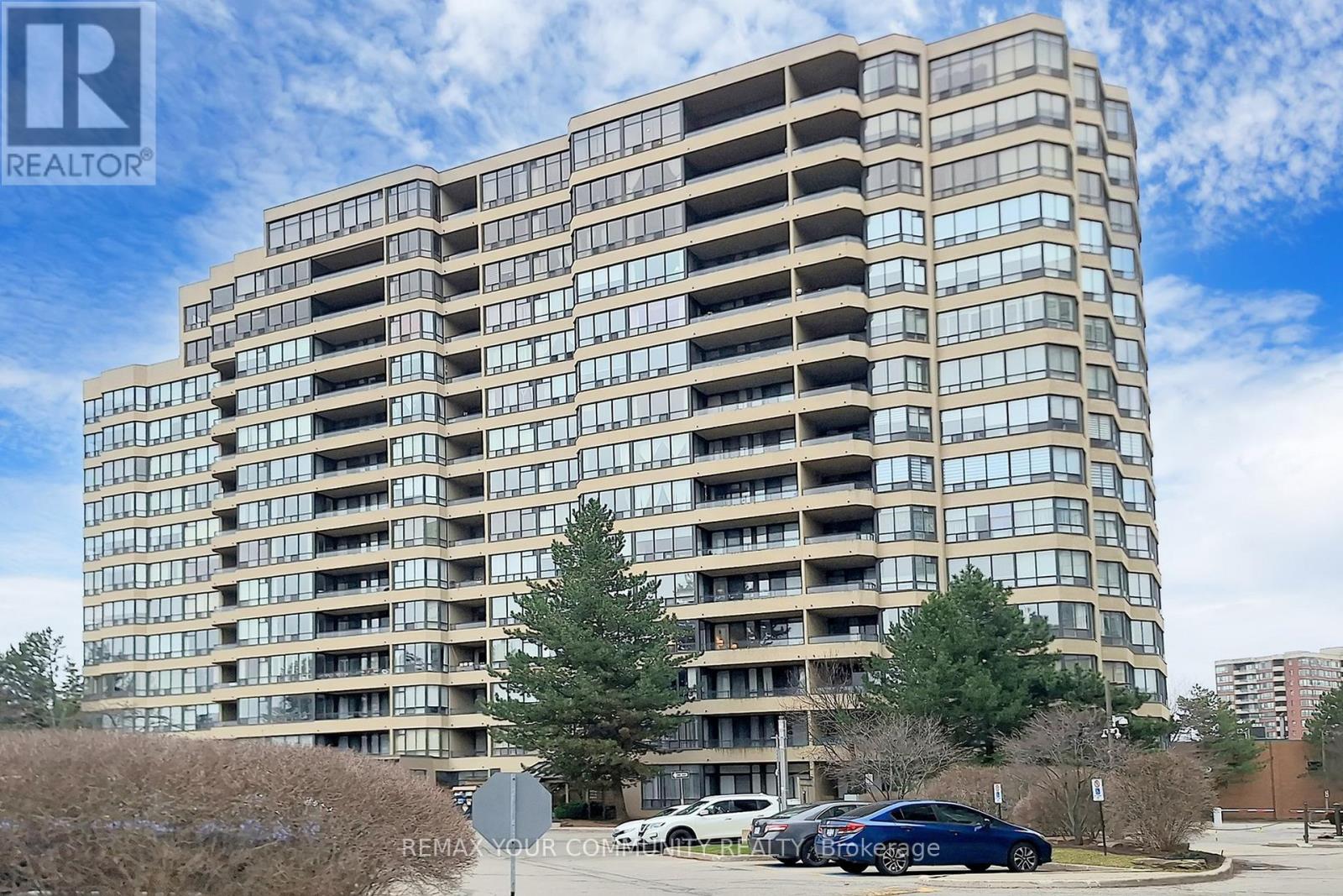 319 – 32 CLARISSA DRIVE,Richmond Hill (Harding),,