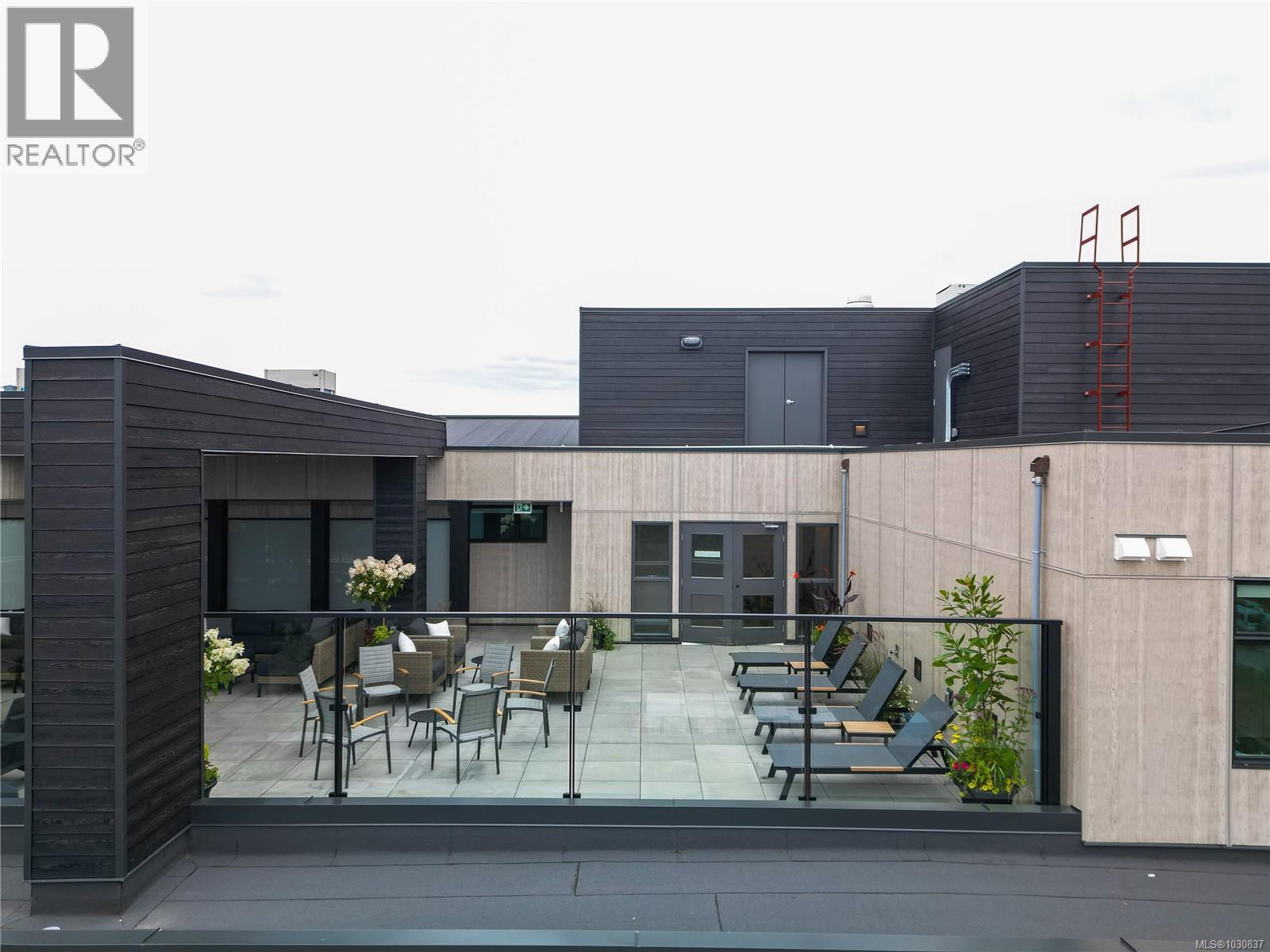 #101 2520 HACKETT CRES - 34