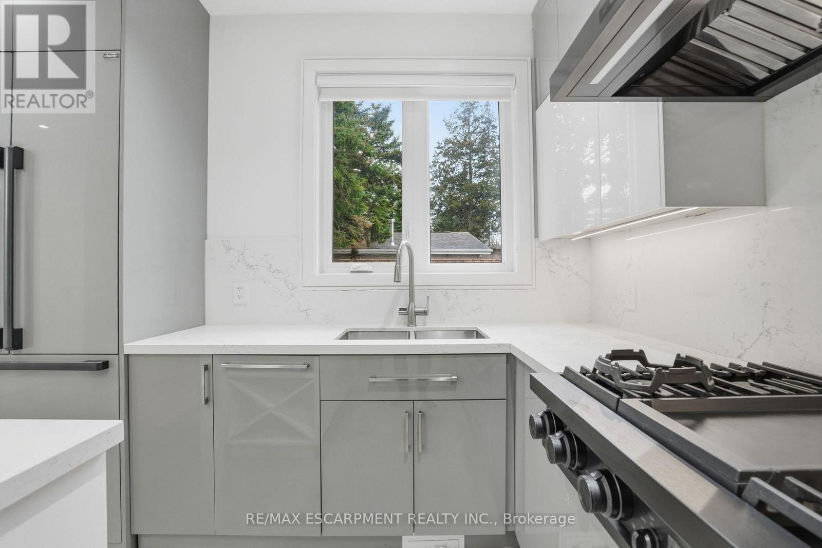 10A BENSON AVENUE - 10