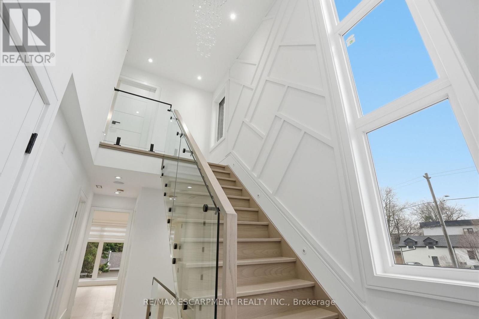10A BENSON AVENUE - 16