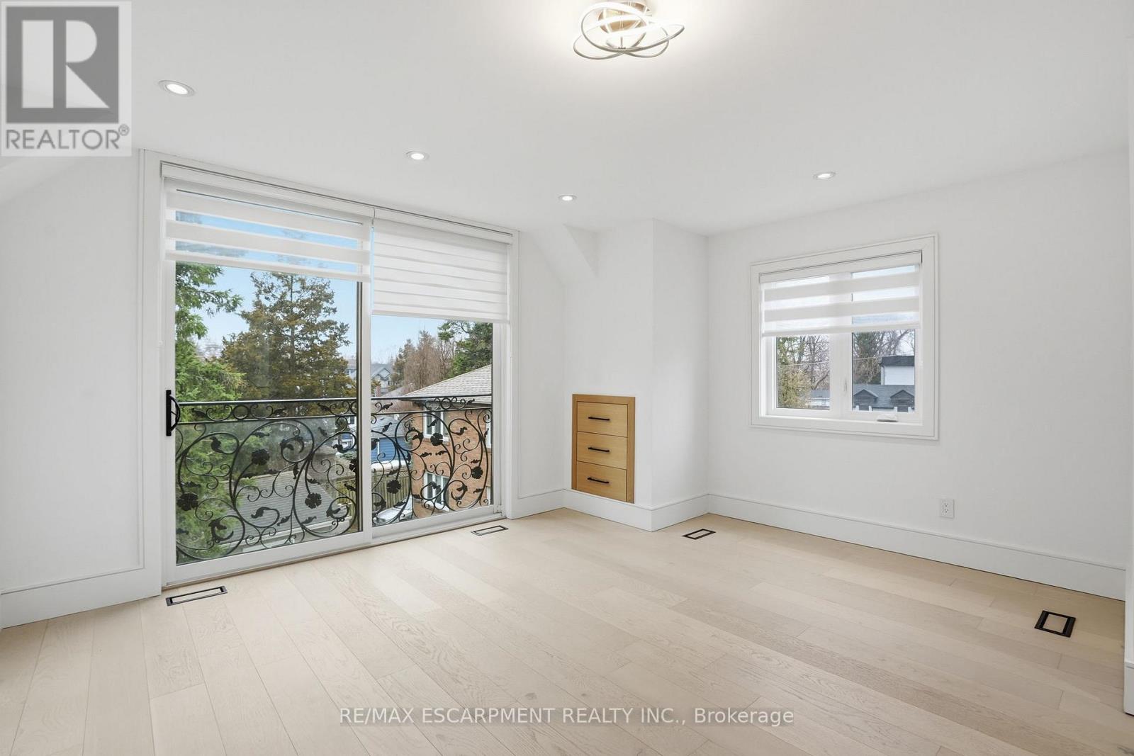 10A BENSON AVENUE - 18