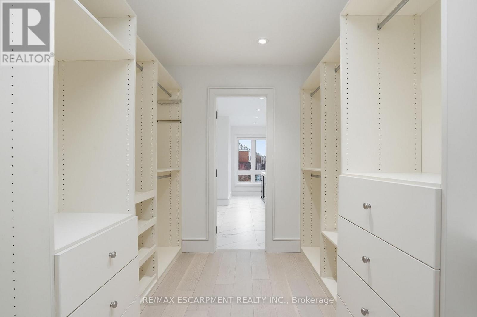 10A BENSON AVENUE - 23