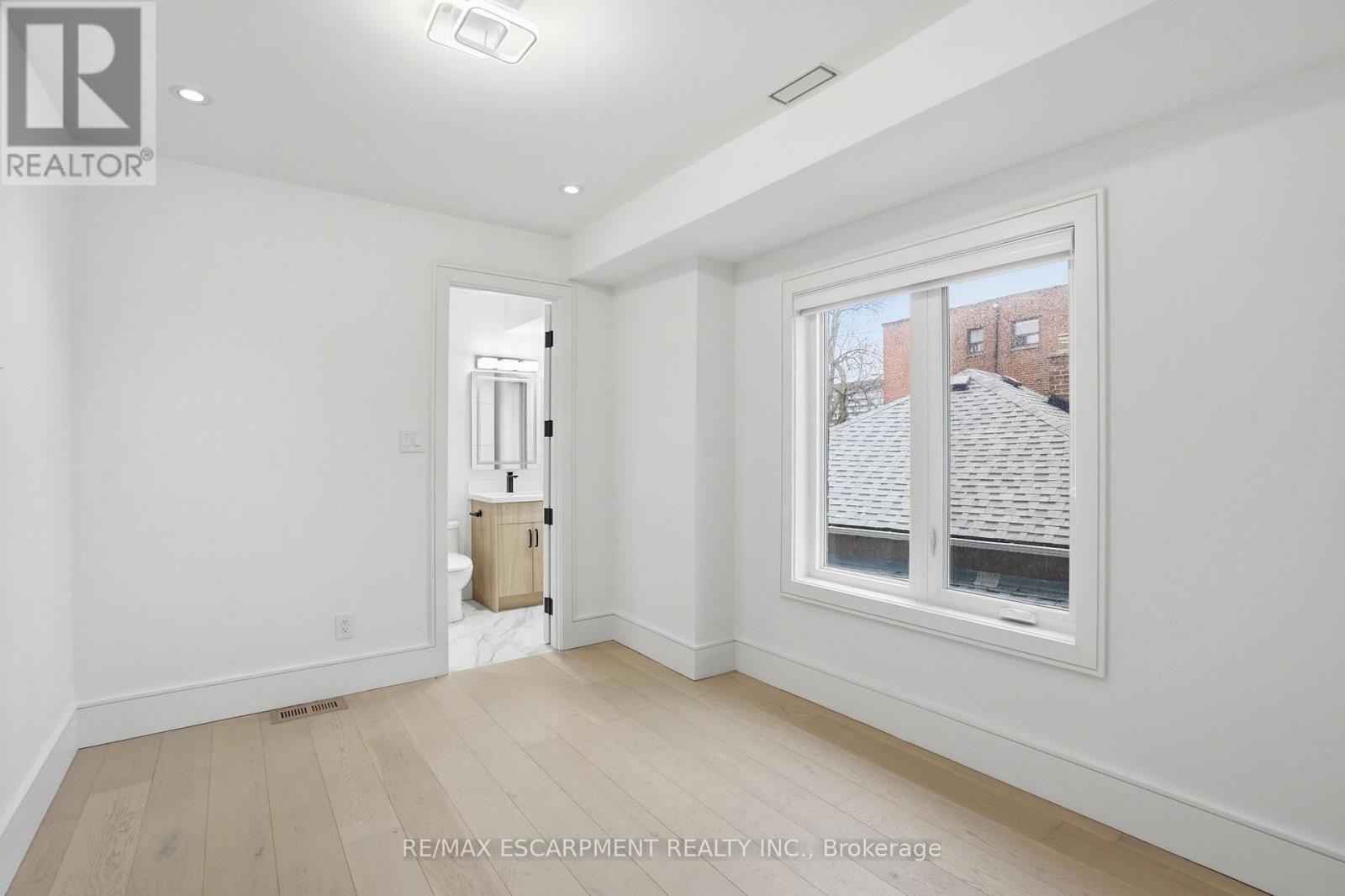 10A BENSON AVENUE - 26