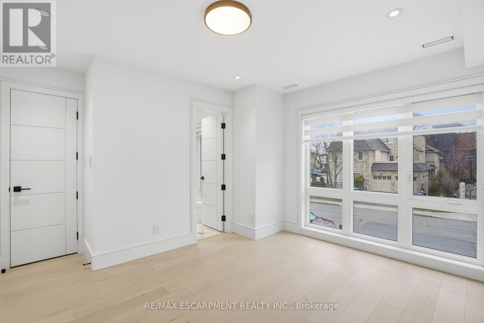 10A BENSON AVENUE - 29