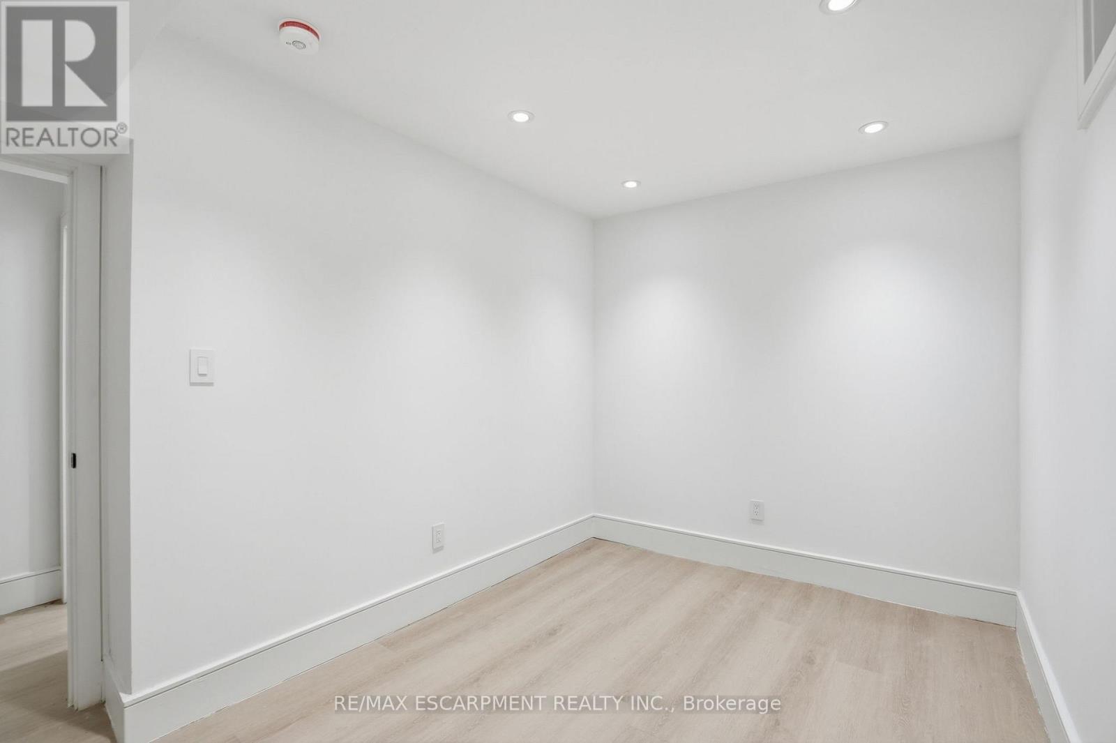 10A BENSON AVENUE - 33