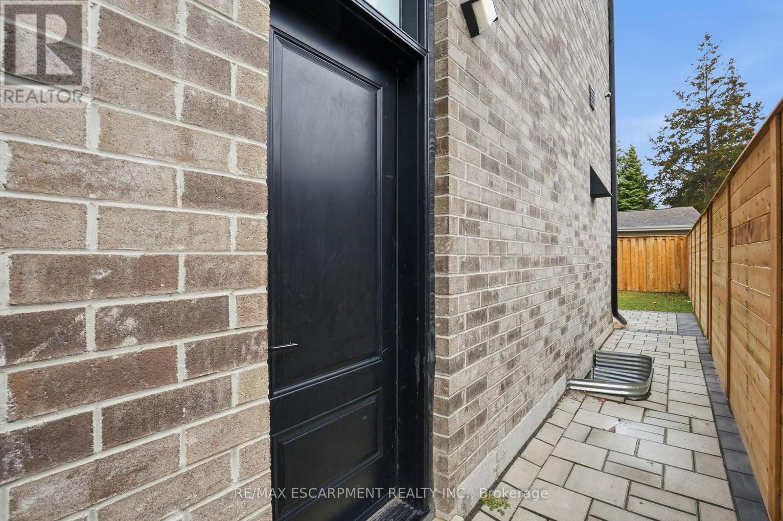 10A BENSON AVENUE - 37