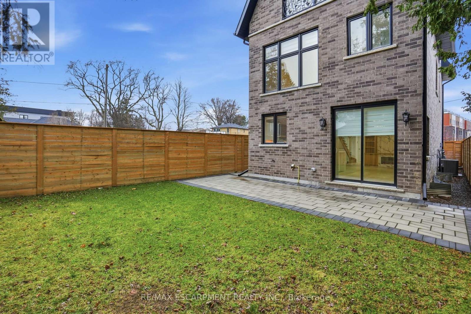 10A BENSON AVENUE - 39