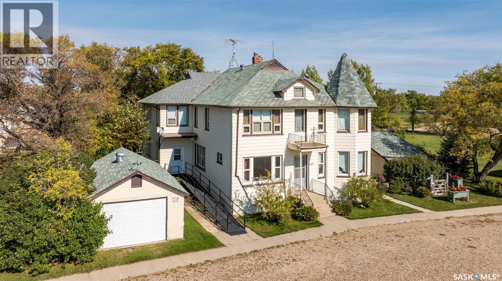 609 Main STREET - 1
