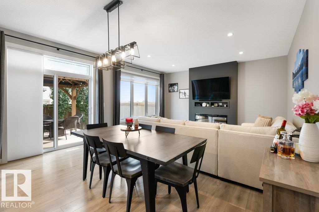 20008 18 AV NW, Edmonton