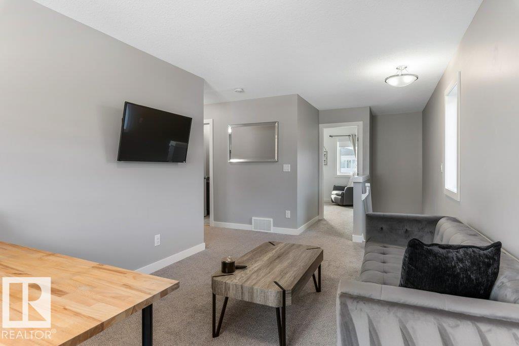 20008 18 AV NW, Edmonton