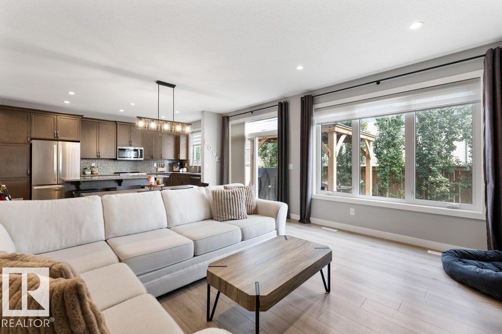 20008 18 AV NW, Edmonton