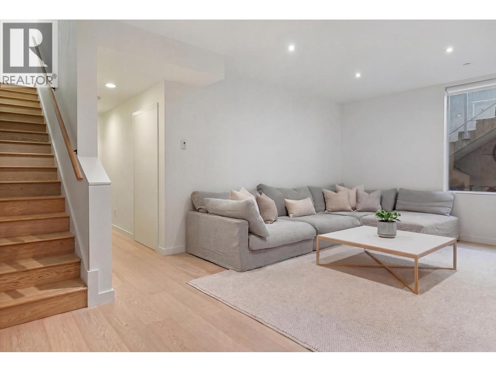 3156 W 13TH AVENUE, Vancouver