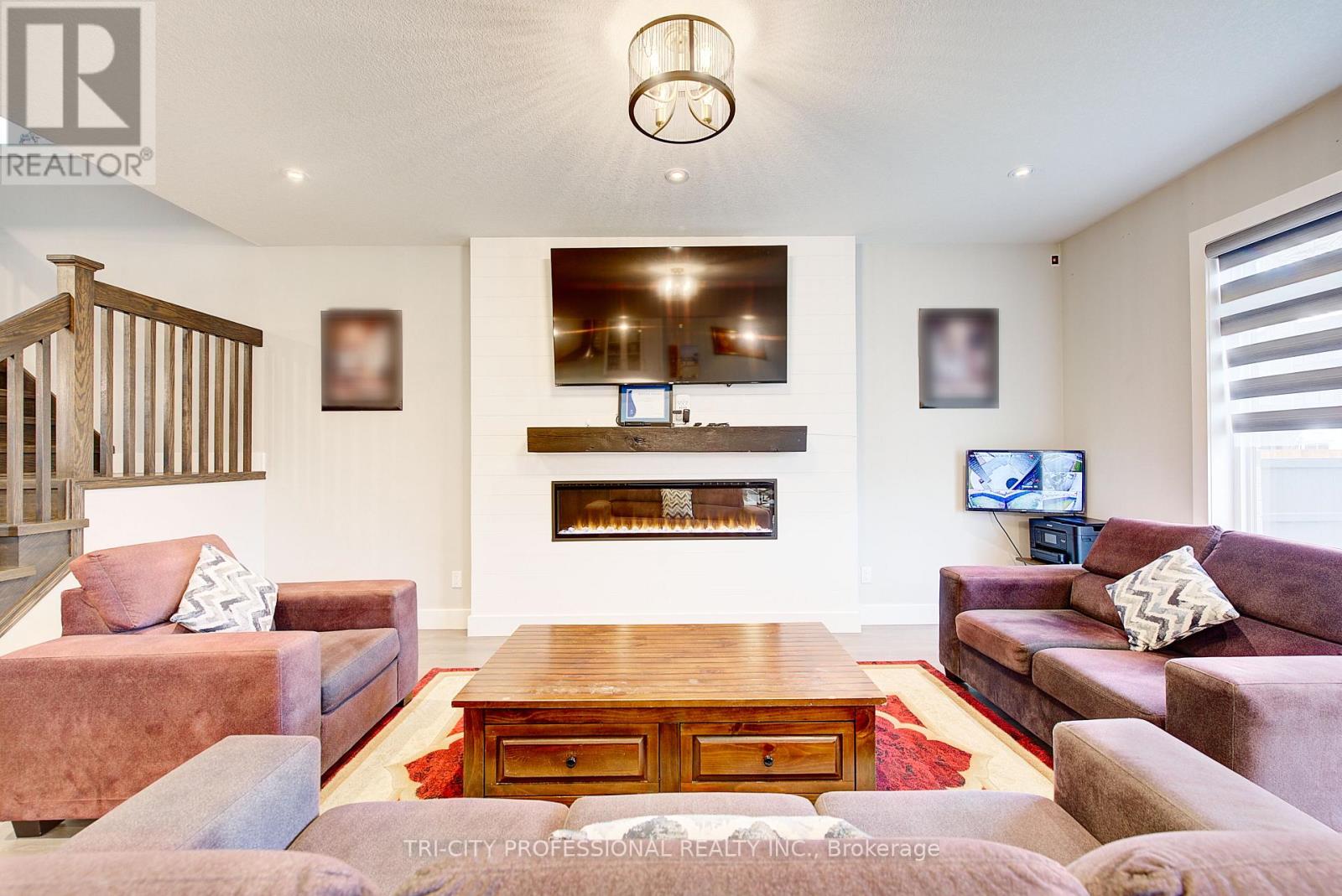 2910 TURNER CRESCENT - 13