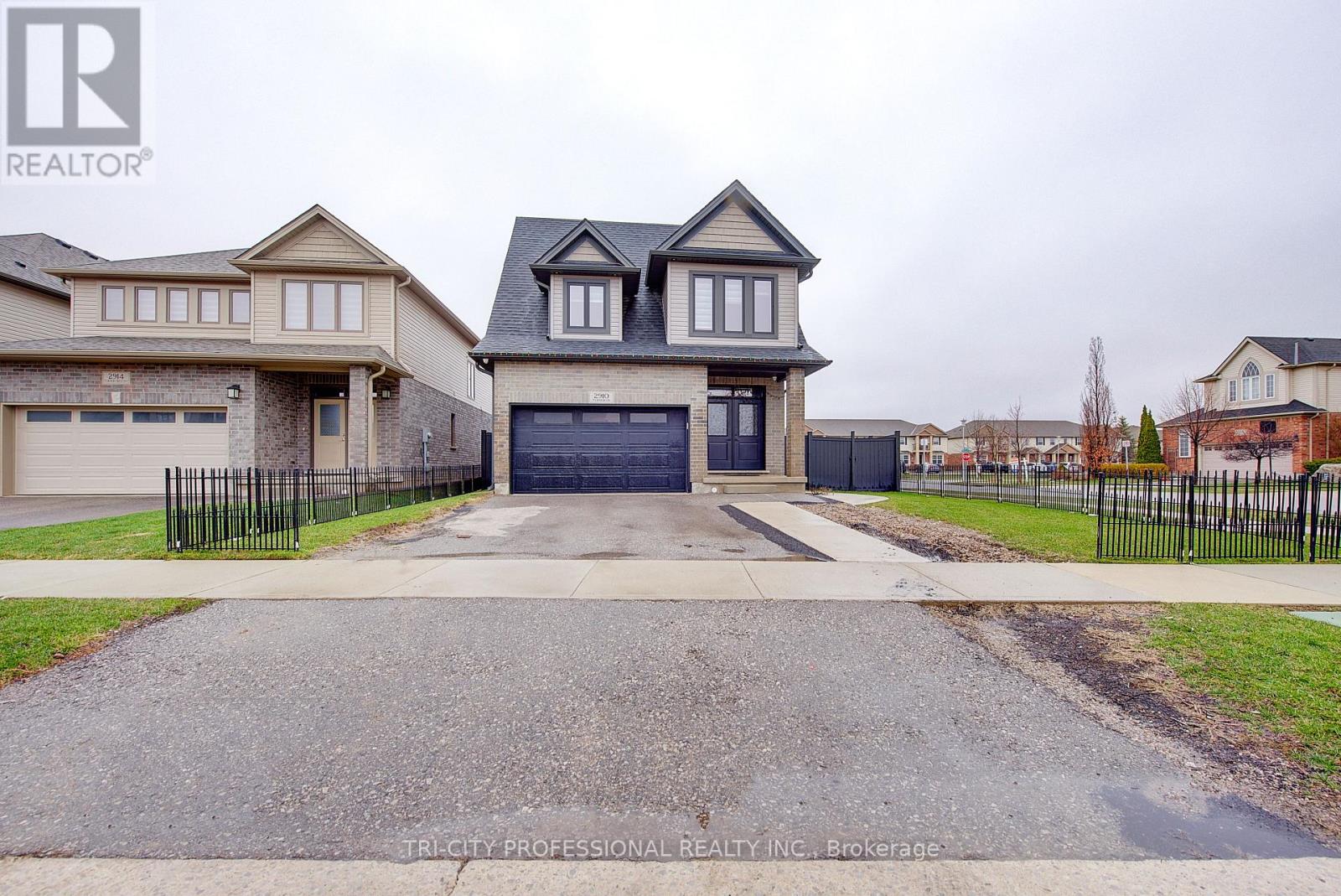 2910 TURNER CRESCENT - 2