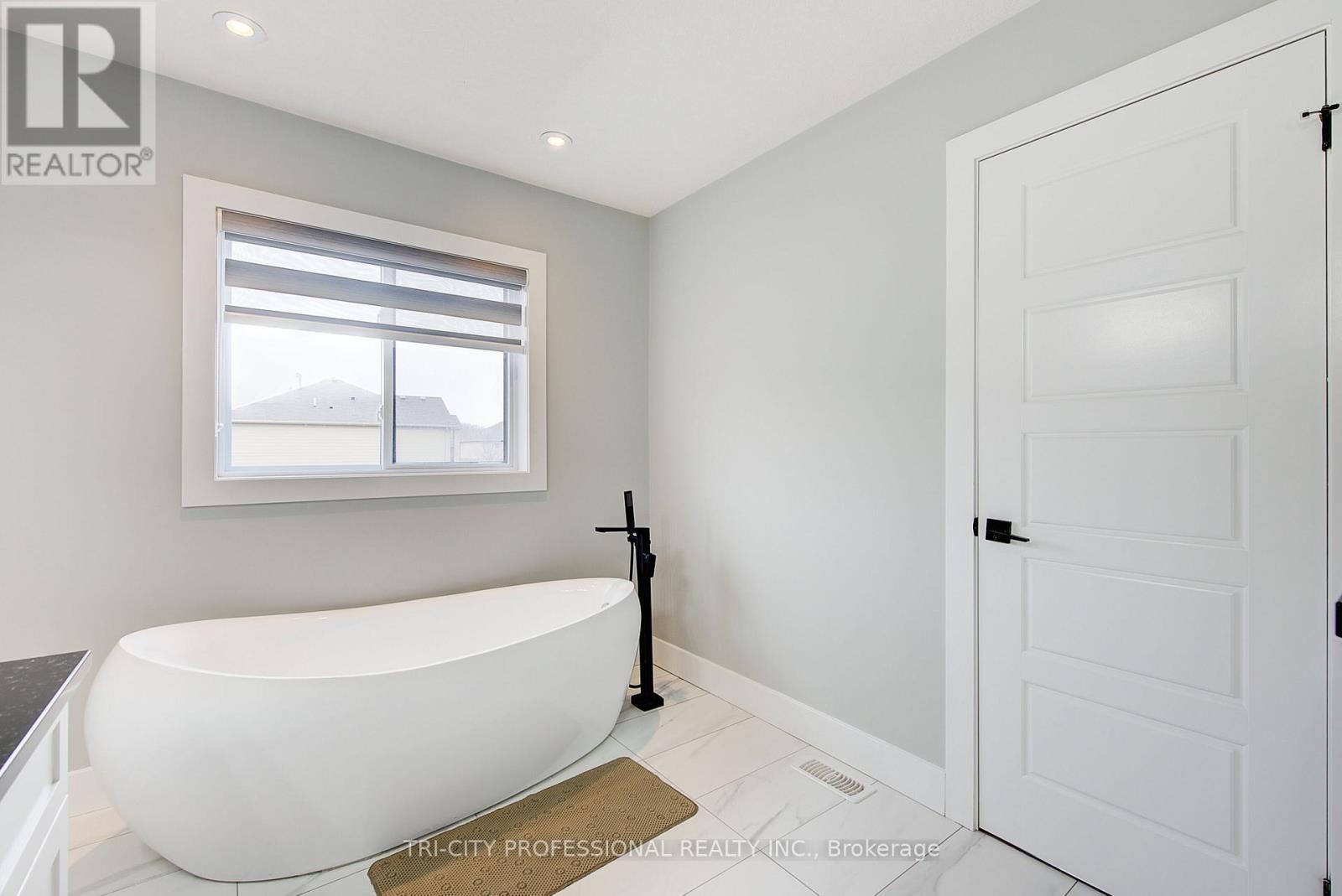 2910 TURNER CRESCENT - 31
