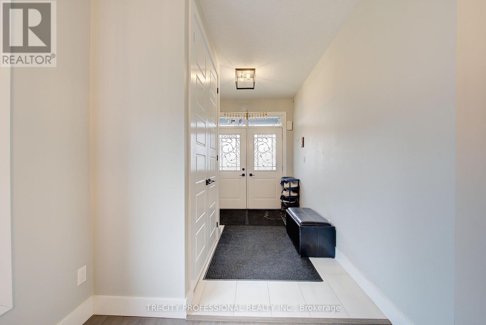 2910 TURNER CRESCENT - 7