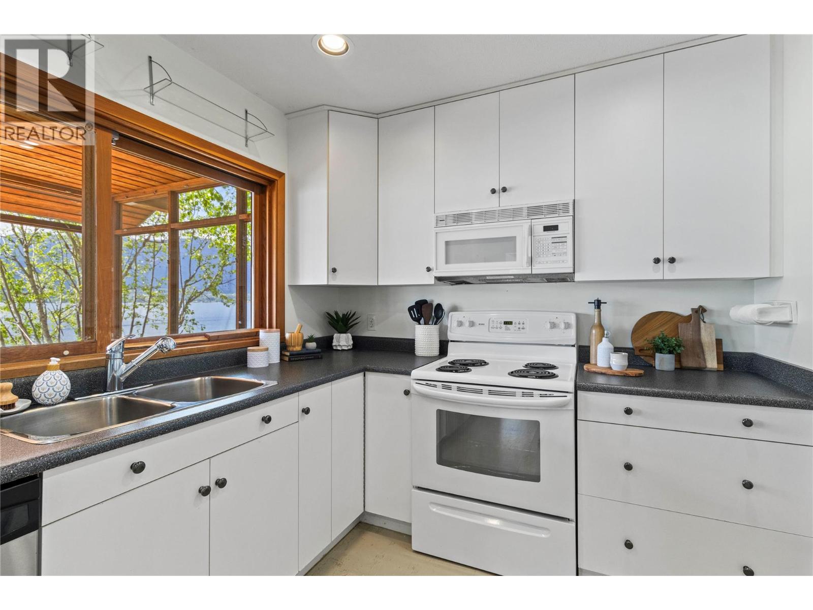 4006 Express Point Road, Scotch Creek