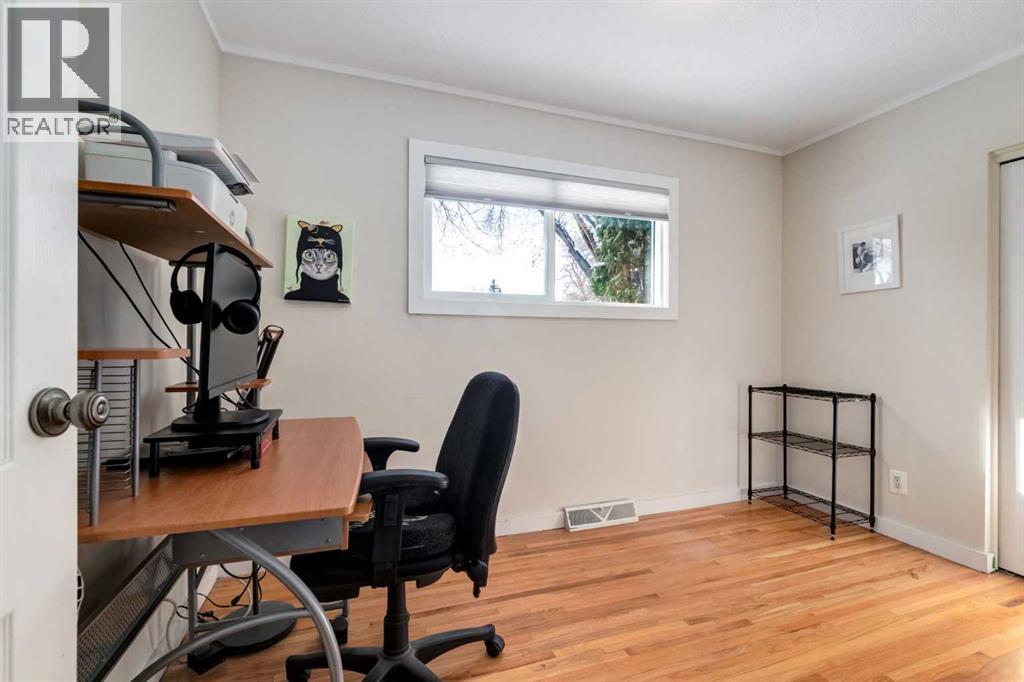 Single Family House Bungalow for Sale in  Avonburn Road SE Acadia Calgary 