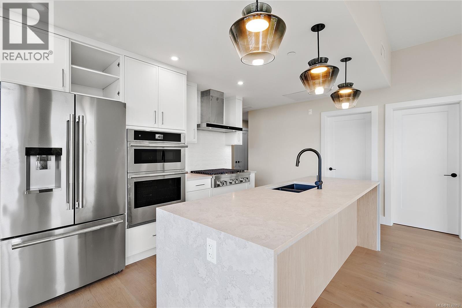 #604 2520 Hackett Cres - 10