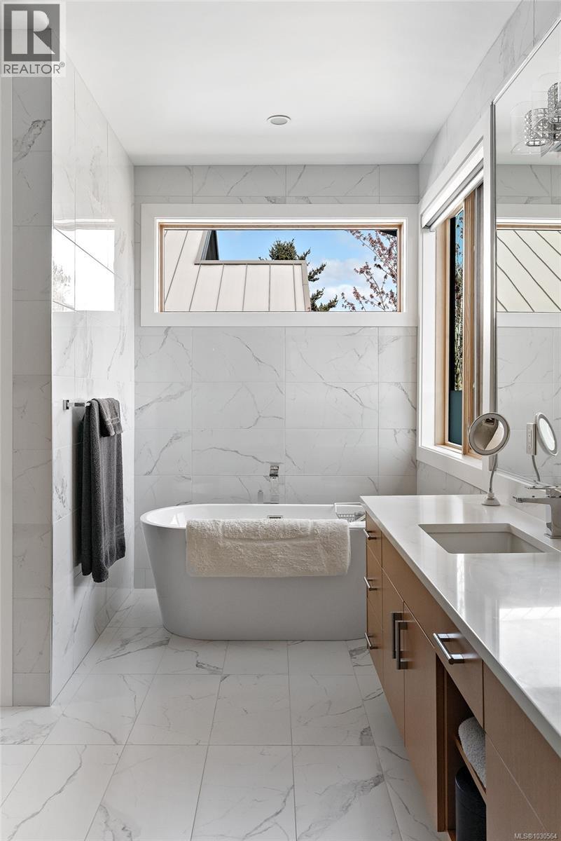 111 Moss St, Victoria