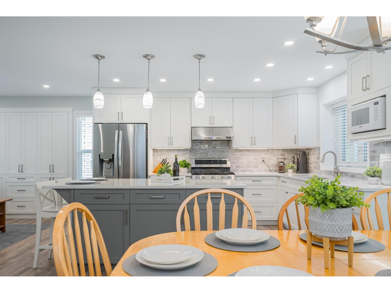 20554 94B AVENUE, Langley