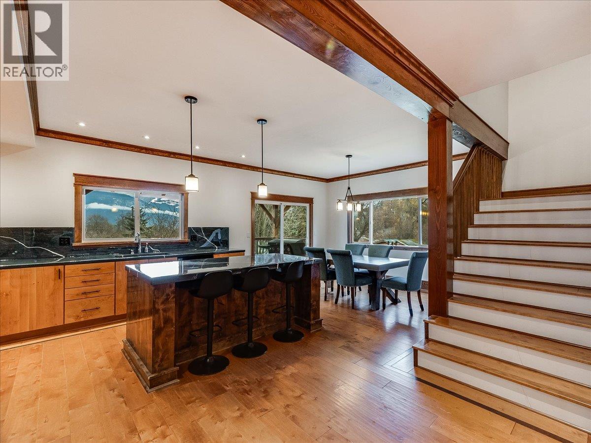 422 View Street, Kaslo