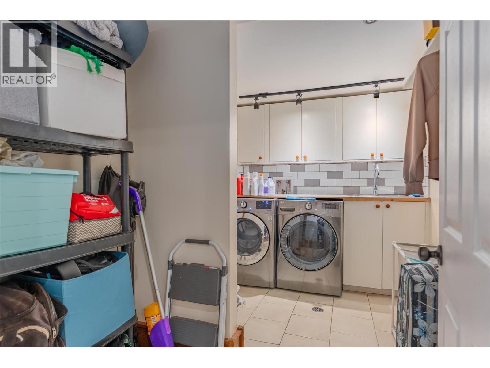 422 View Street, Kaslo