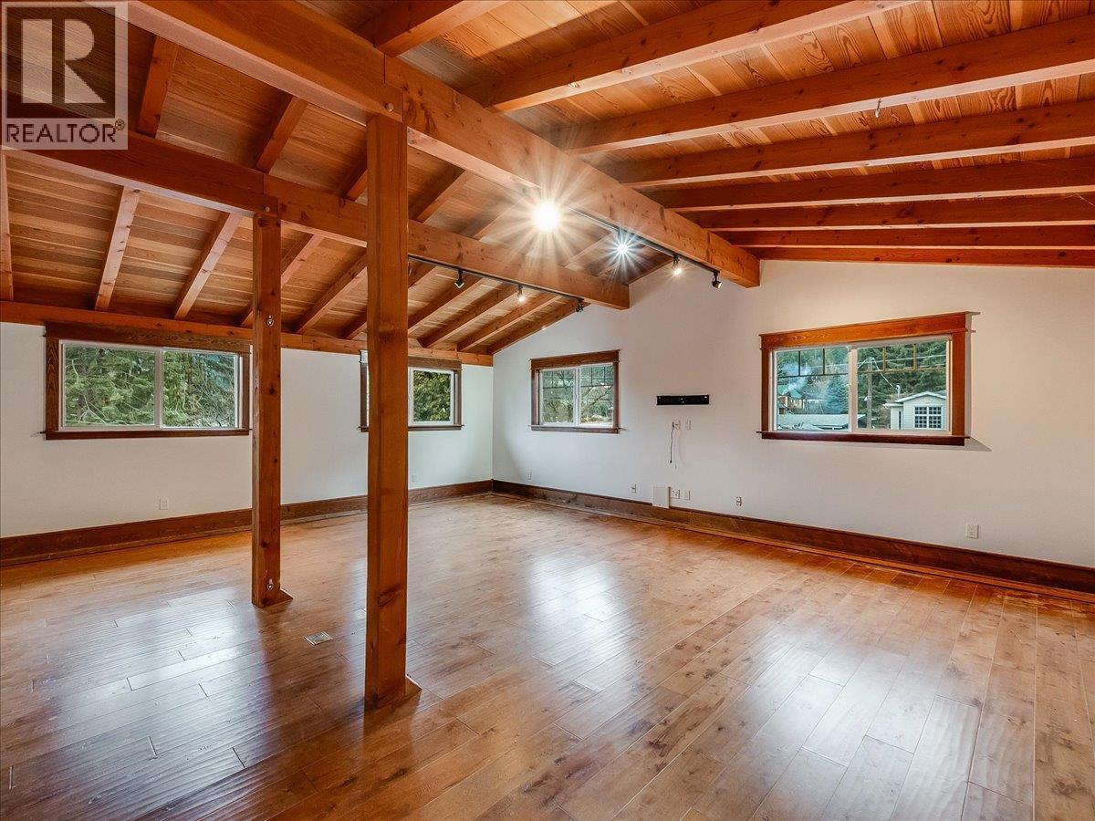 422 View Street, Kaslo