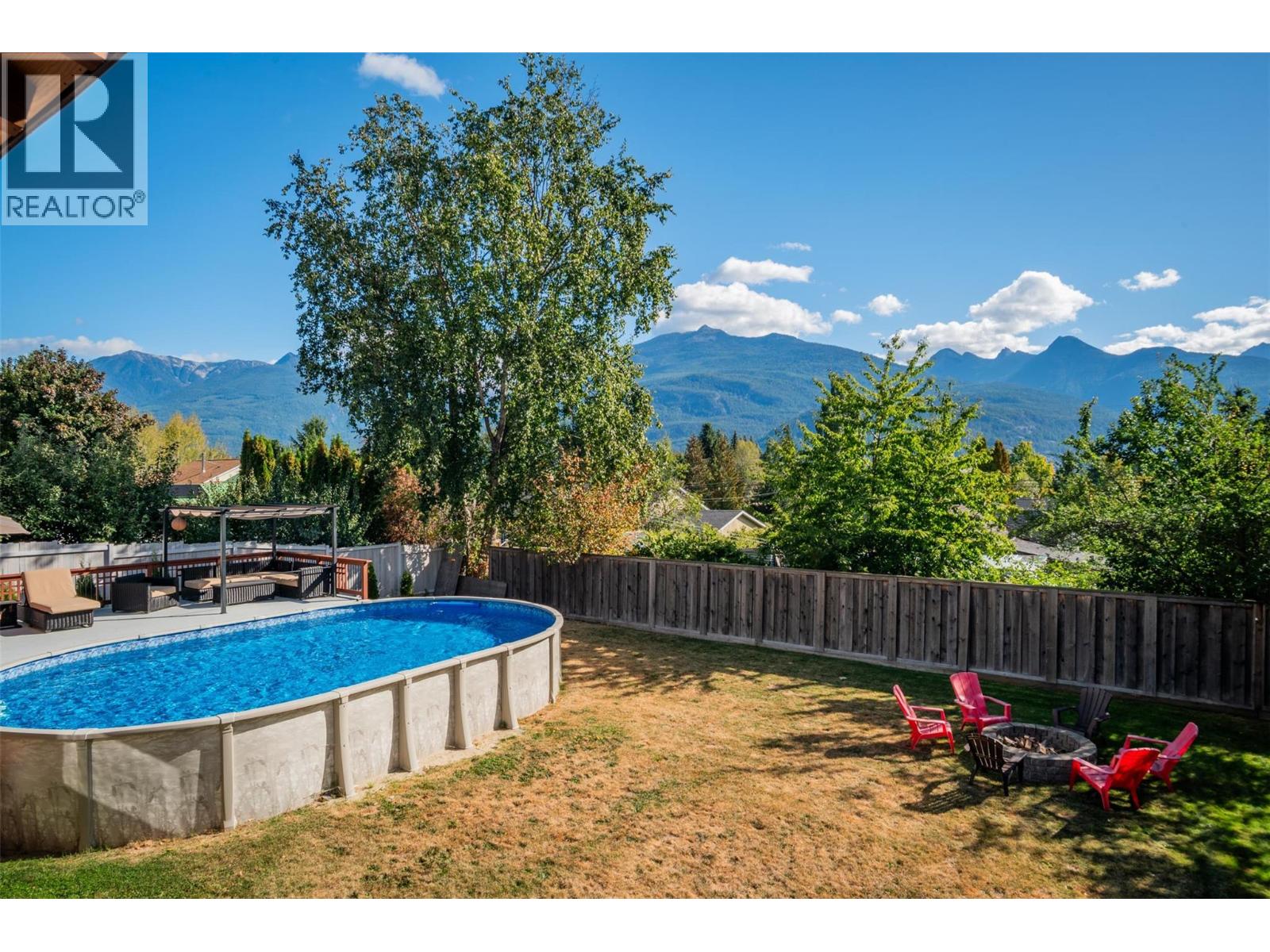 422 View Street, Kaslo