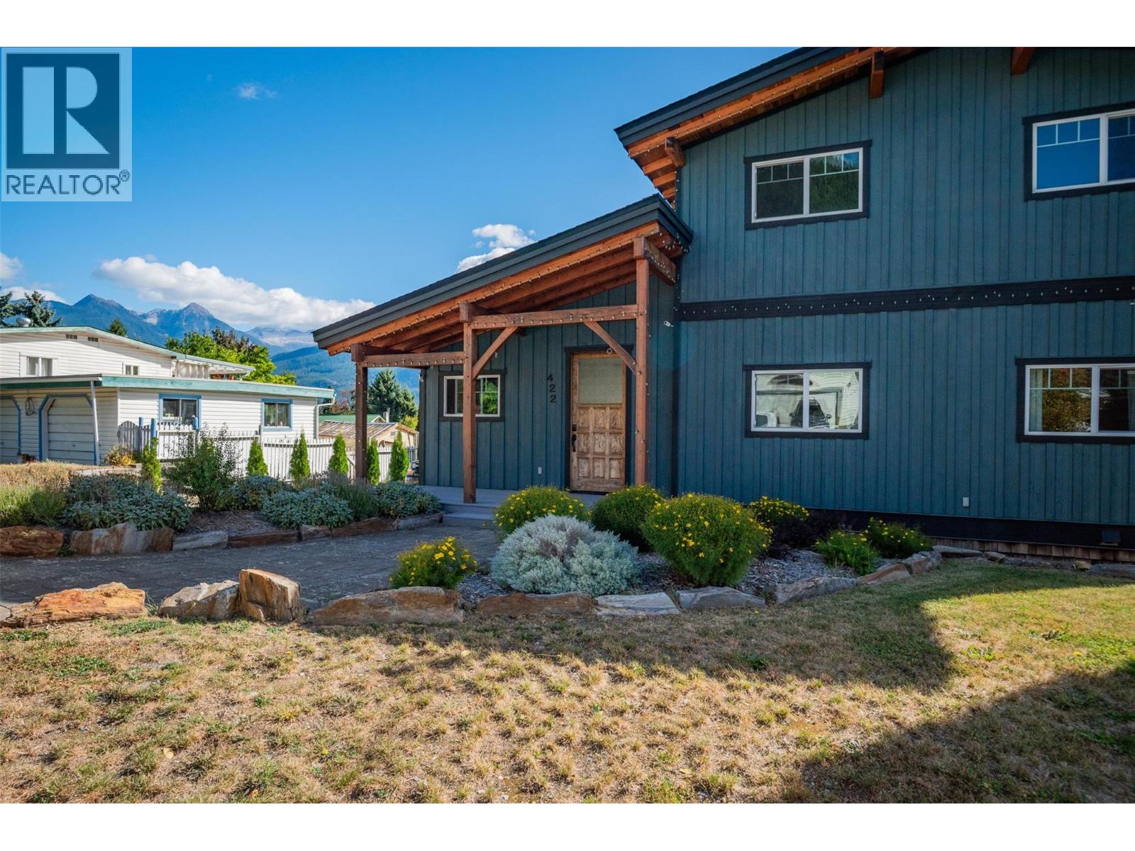 422 View Street, Kaslo