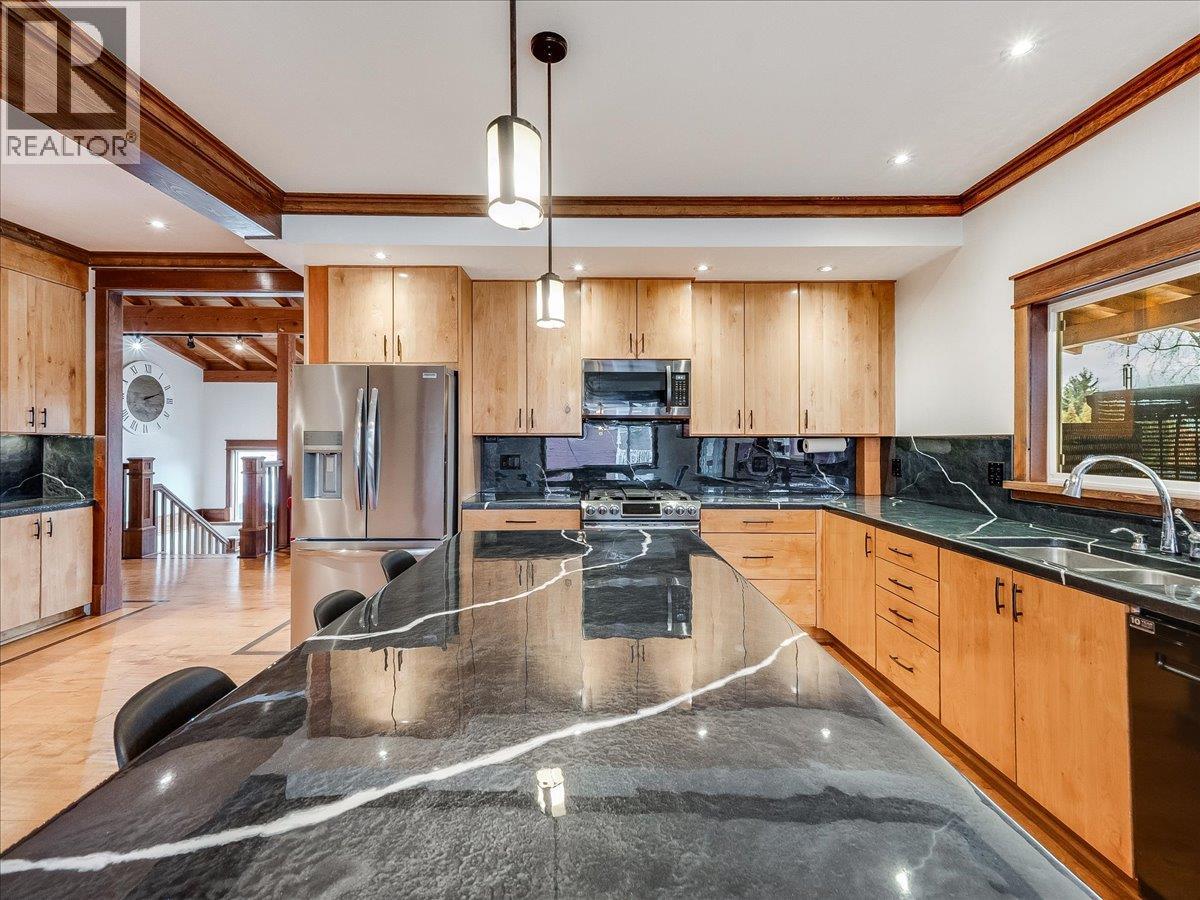 422 View Street, Kaslo