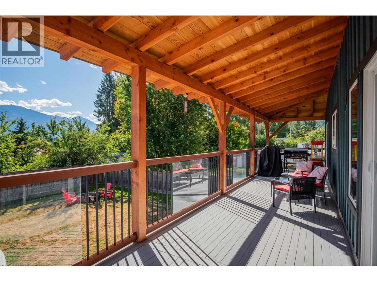 422 View Street, Kaslo