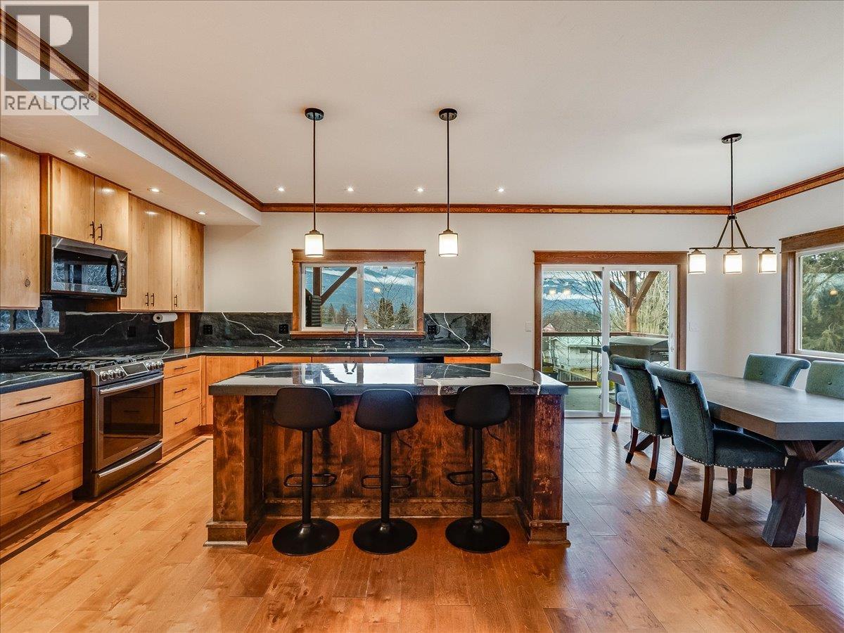 422 View Street, Kaslo