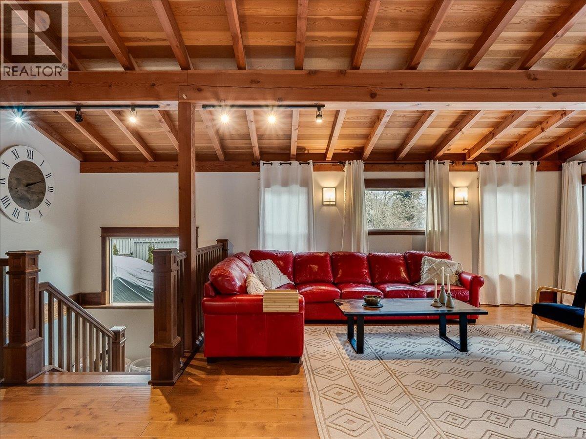 422 View Street, Kaslo