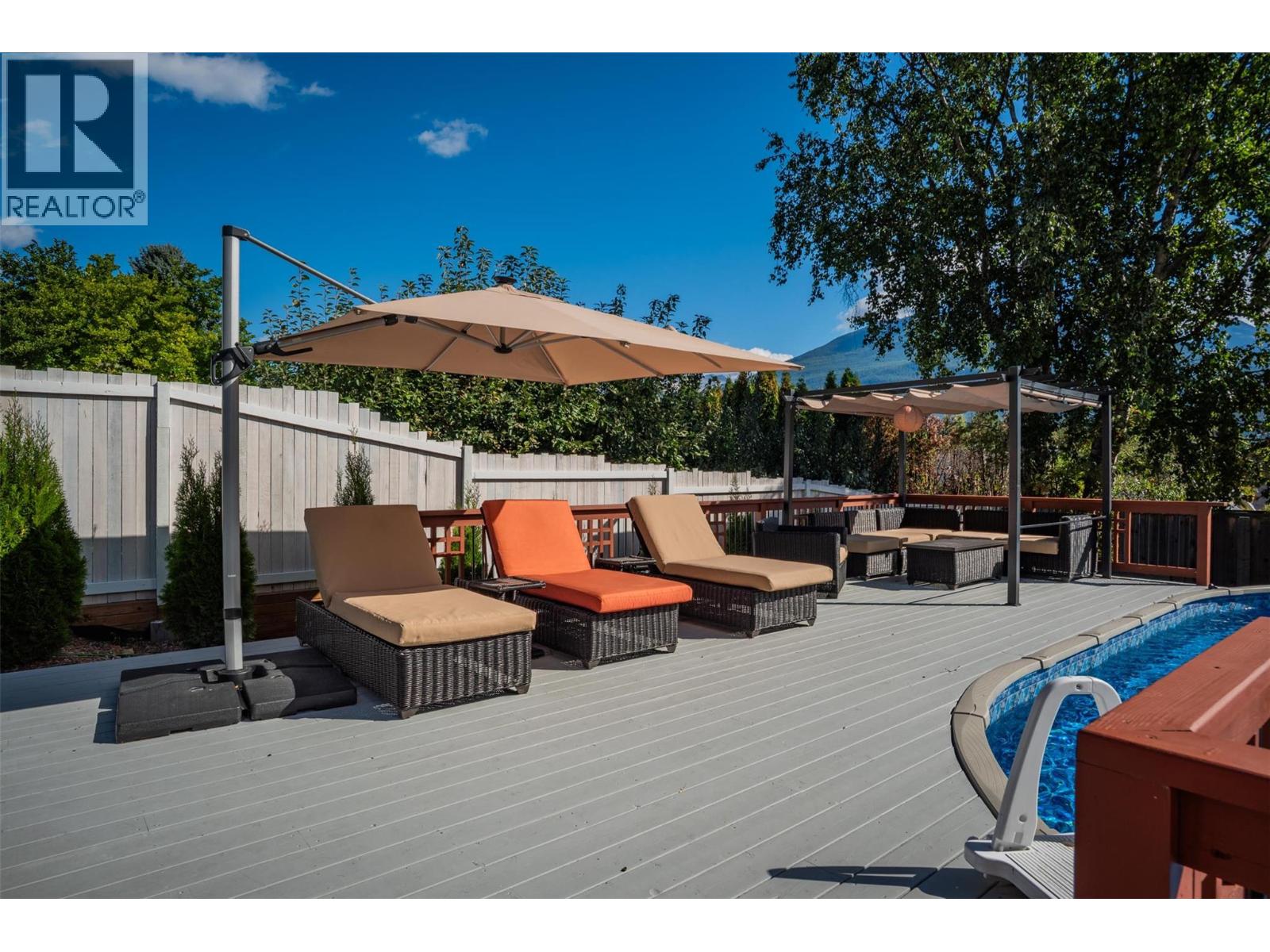 422 View Street, Kaslo