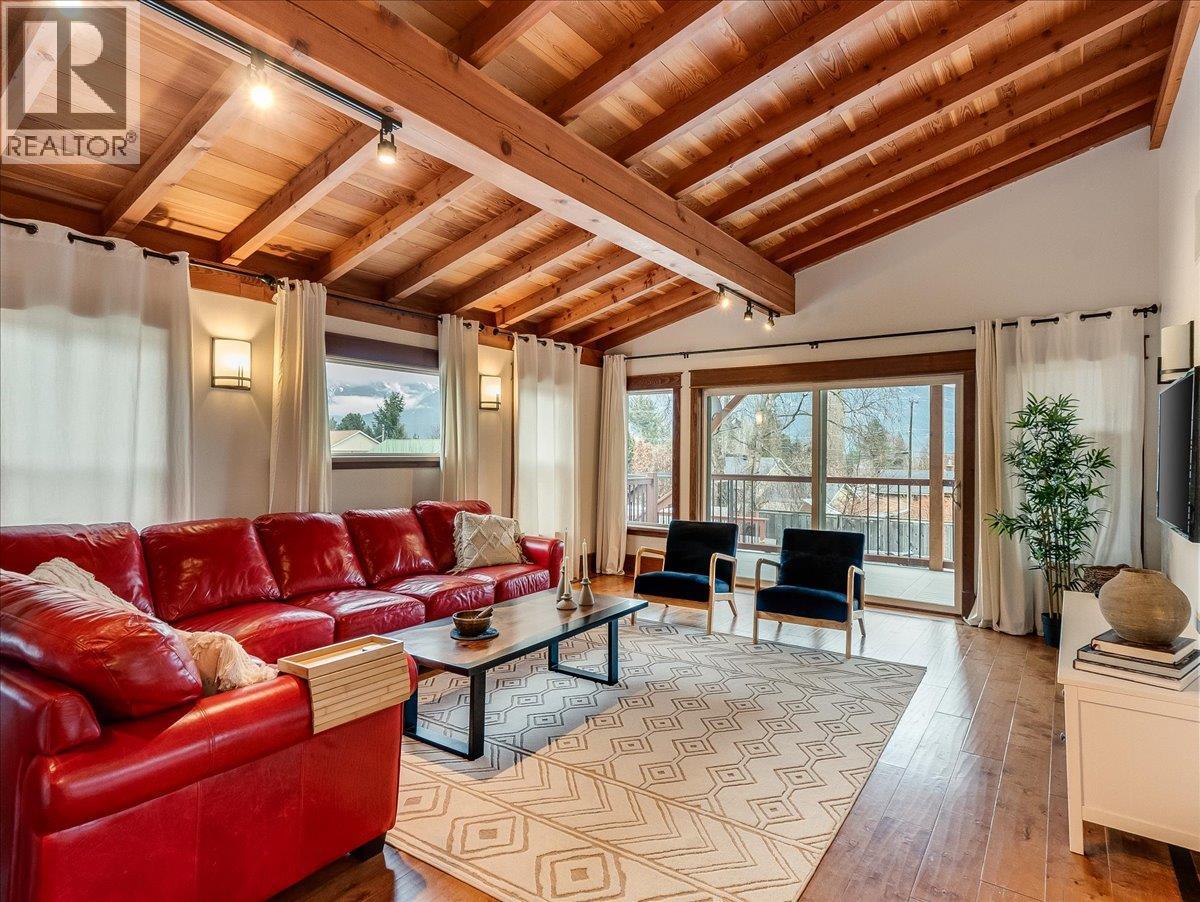 422 View Street, Kaslo