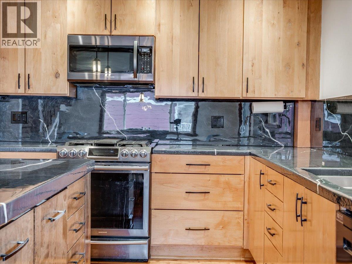 422 View Street, Kaslo