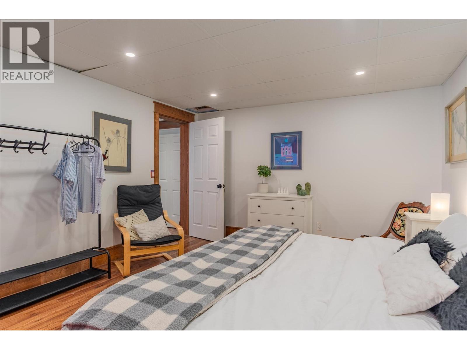 422 View Street, Kaslo