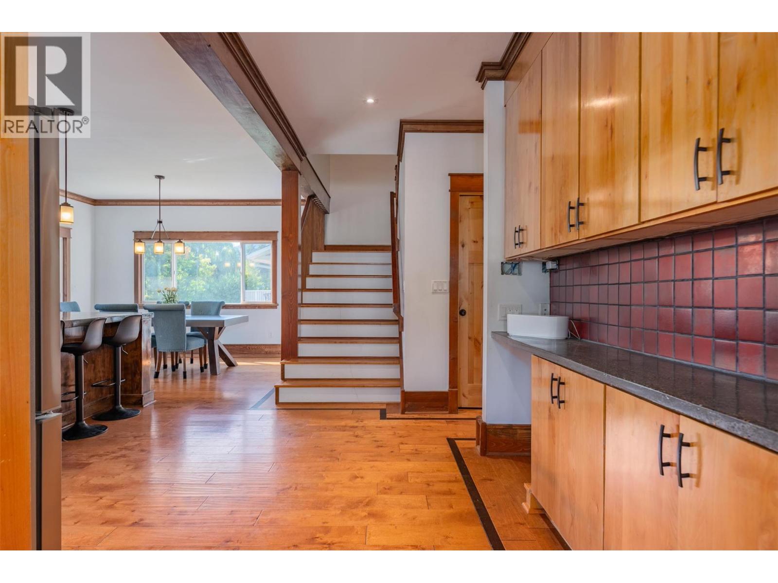 422 View Street, Kaslo