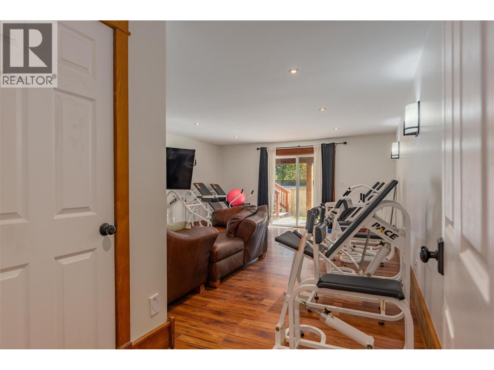 422 View Street, Kaslo