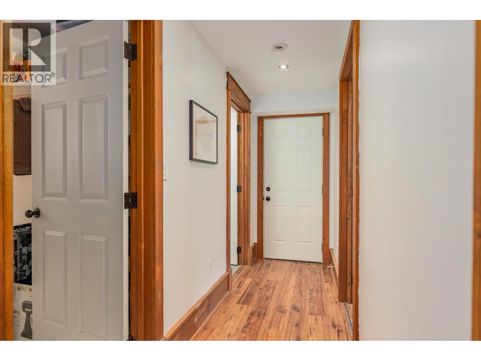 422 View Street, Kaslo