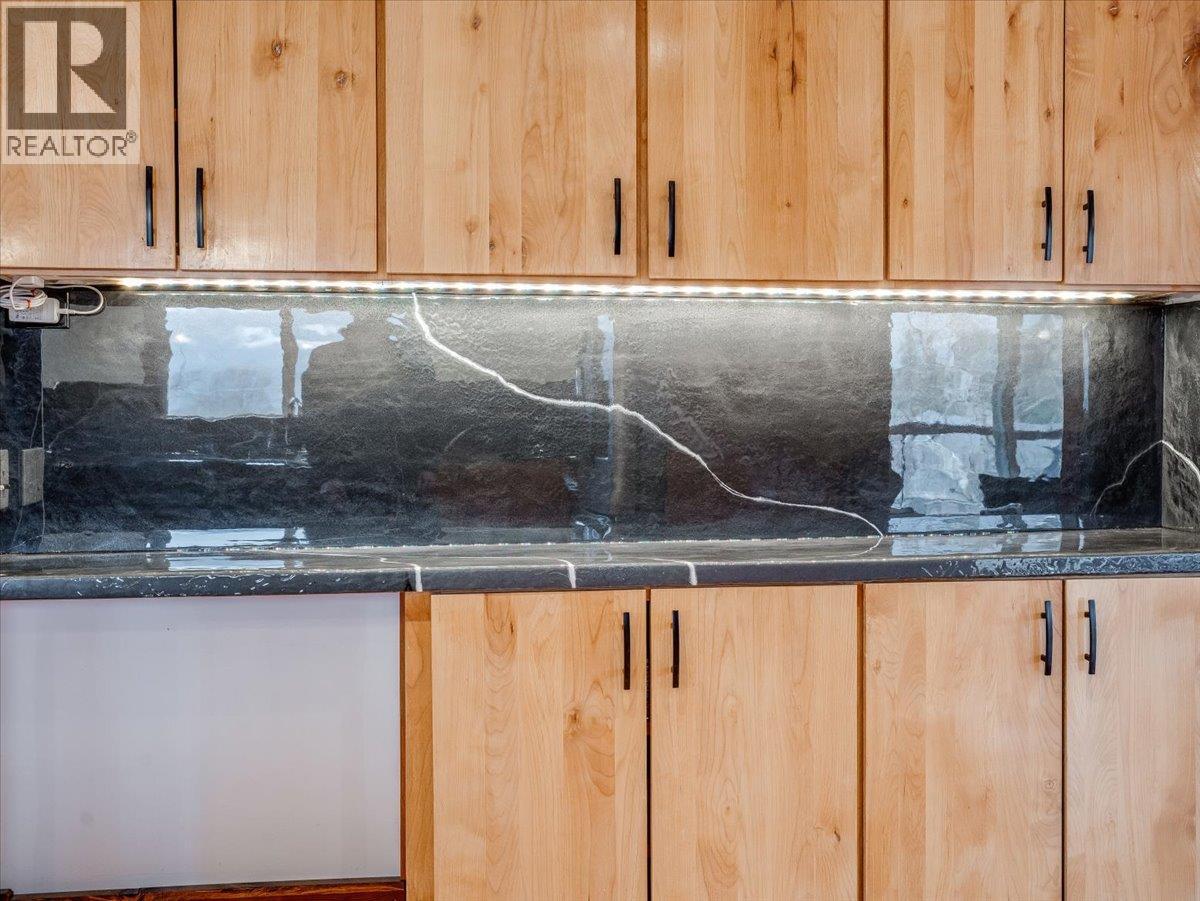 422 View Street, Kaslo