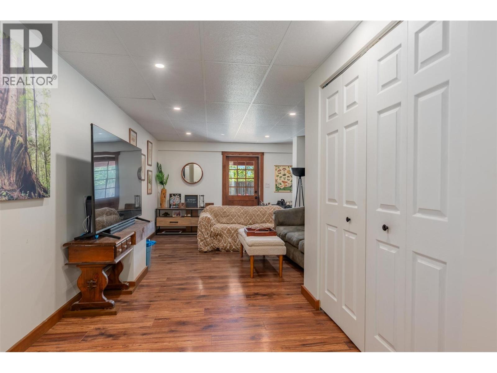 422 View Street, Kaslo