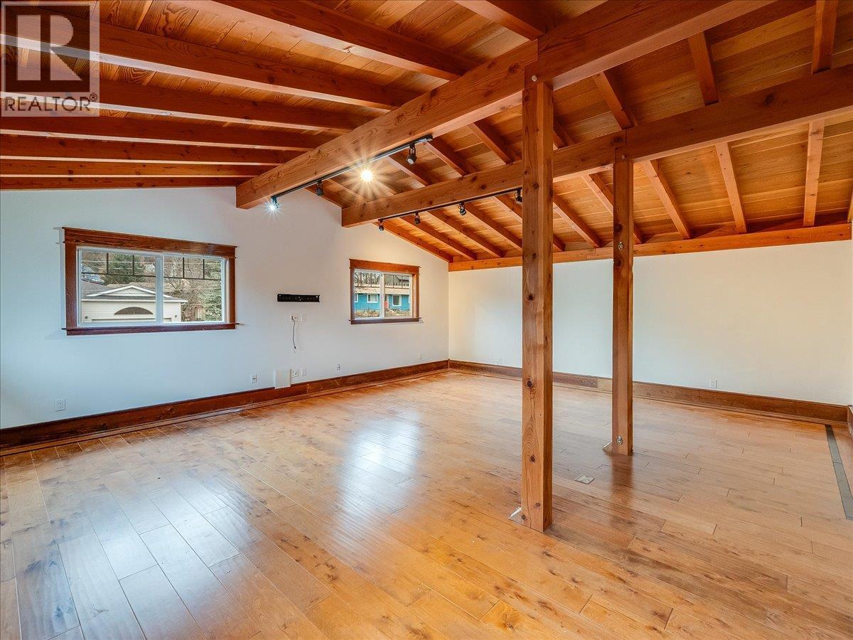 422 View Street, Kaslo