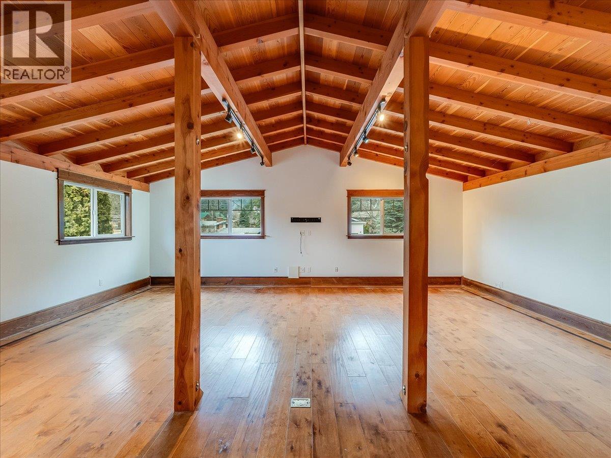 422 View Street, Kaslo