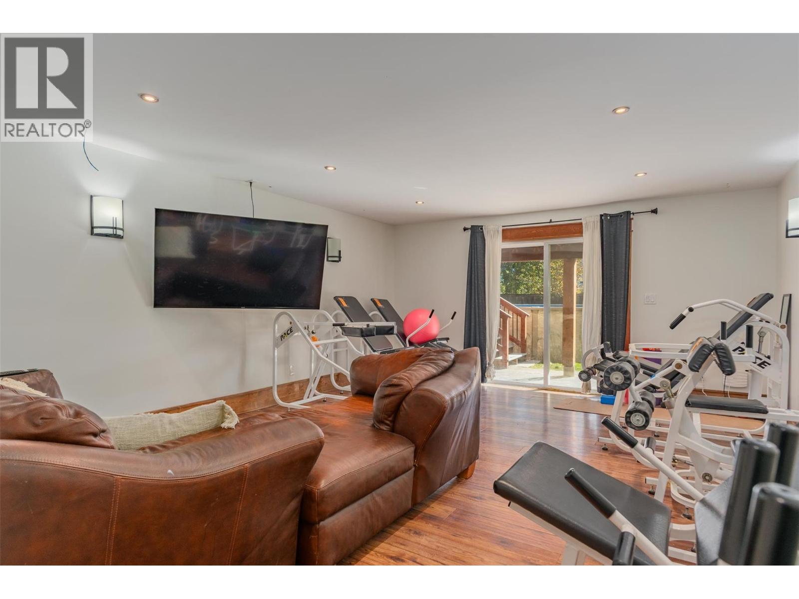 422 View Street, Kaslo